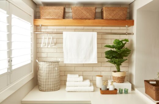 White Snag Free 550gsm Bath Towels & Mat 1